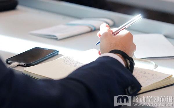 企業培訓選擇線上好還是線下好？從這幾個維度分析一下